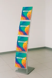 کاتالوگ استند نمایشگاهی برای ارائه بروشور و کاتالوگ برند در غرفه