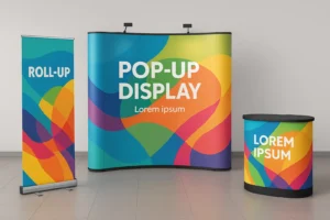 پاپ‌آپ نمایشگاهی با چاپ تبلیغاتی در سالن نمایشگاه و نورپردازی حرفه‌ای